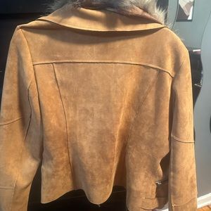 Soft suede , detachable collar, light weight and very fashionable